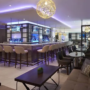 Отель Airport Marriott